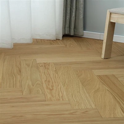 ריצוף עץ מהונדס של אלון אלון